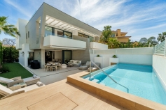 Halfvrijstaande villa Puerto Banús € 2.675.000,-